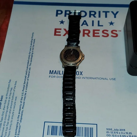 Star Trek Fossil Watch - Picture 6 of 9